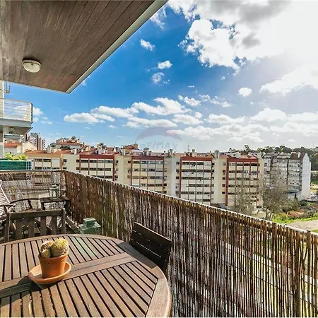 The At The Center With Pool Apartament